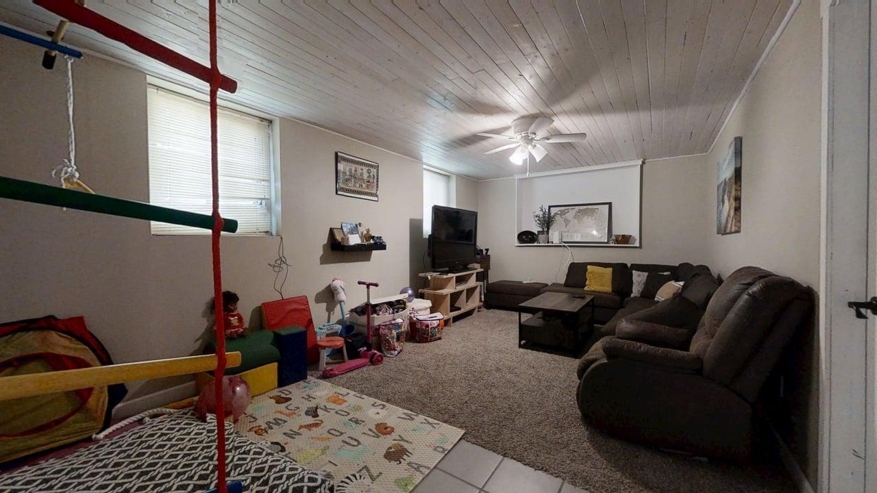 2605 Trafalgar Square Champaign, IL 61821 - Photo 25 of 42 a living room with furniture