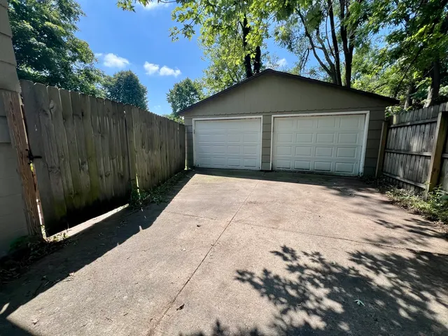 $229,900 | 2605 Trafalgar Square, Champaign, IL 61821