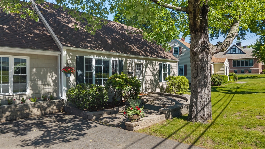 123 Indian Hill Road Worcester, MA 01606 - Photo 2 of 25