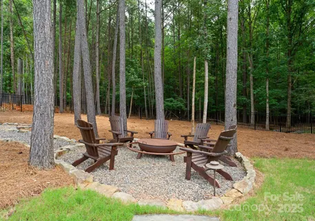 a view of garden with patio