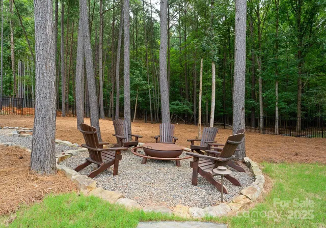 a view of garden with patio