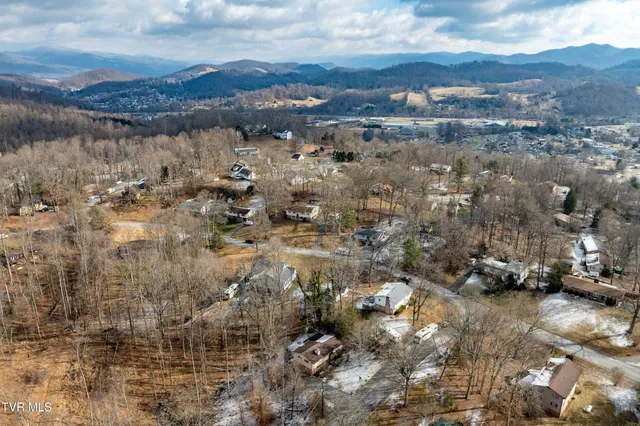 $324,999 | 108 Saratoga Place, Elizabethton, TN 37643