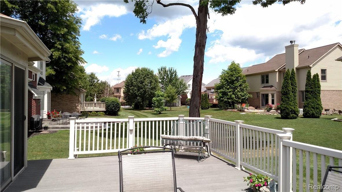 2041 Roundtree Rochester, MI 48307 - Photo 36 of 37 IMG_20170620_131231782.jpg