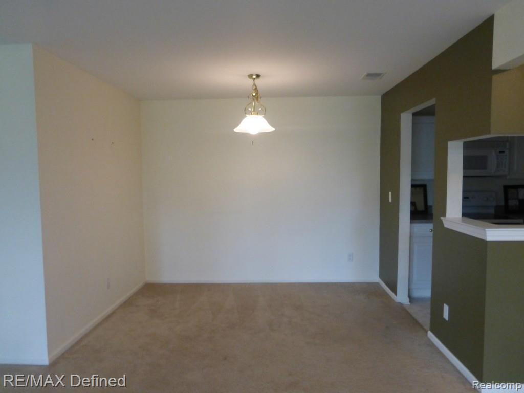 5351 Brookemonte Circle, Unit 321 Rochester, MI 48306 - Photo 5 of 21 2014-06-04 00.40