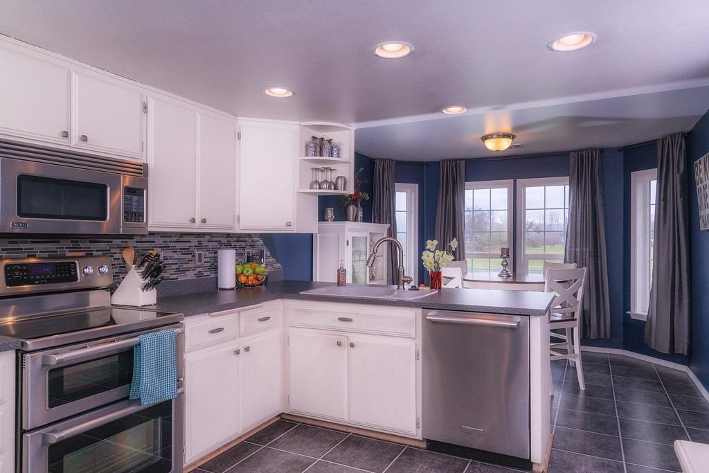 6070 Table Rock Road Central Point, OR 97502 - Photo 2 of 19 Additional Photo