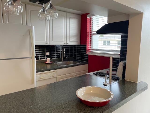 111 Southeast 1st Street, Unit 7 Boynton Beach, FL 33435 - Photo 6 of 24 Open kitchen