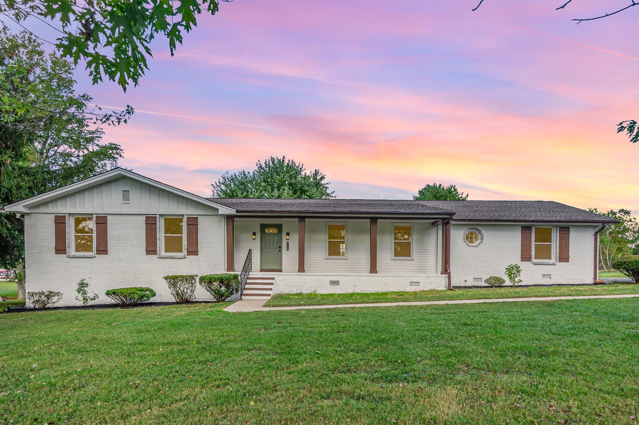 231 South Palmers Chapel Road White House, TN 37188 - Photo 1 of 40 a front view of house with yard and green space