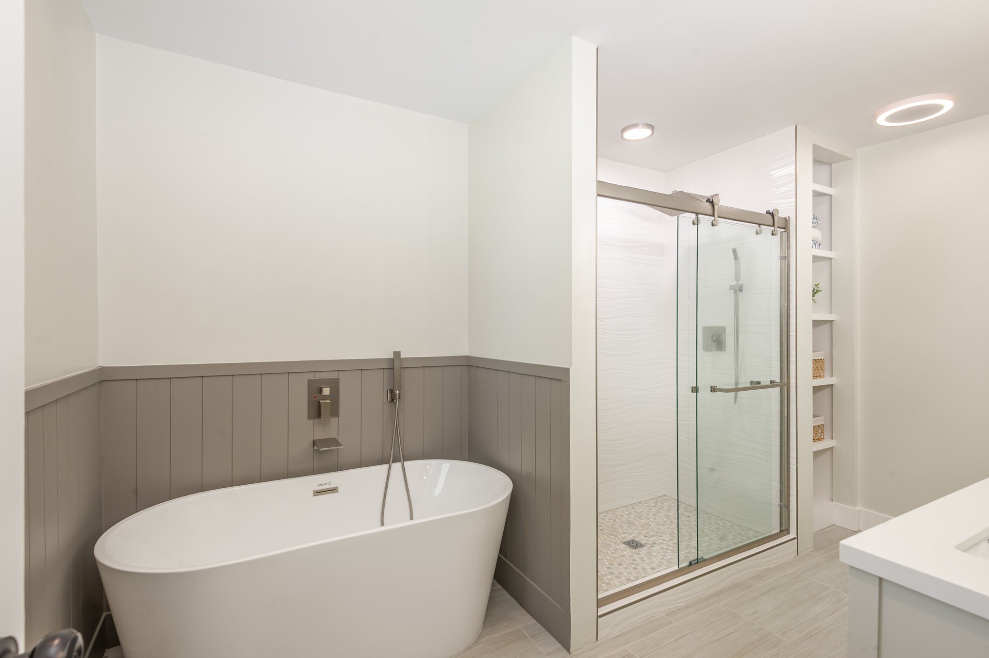 231 South Palmers Chapel Road White House, TN 37188 - Photo 18 of 40 a bathroom with a bathtub and shower