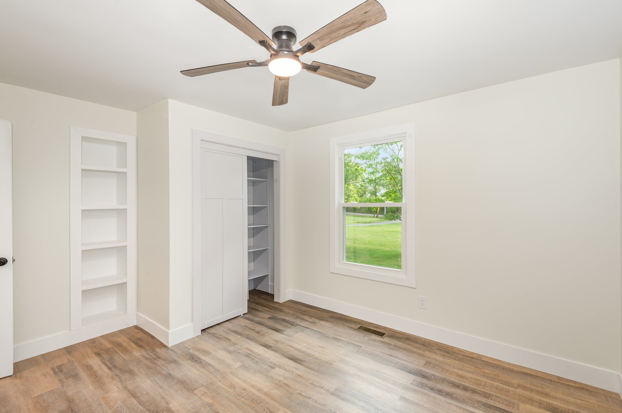 231 South Palmers Chapel Road White House, TN 37188 - Photo 20 of 40 an empty room with windows and fan