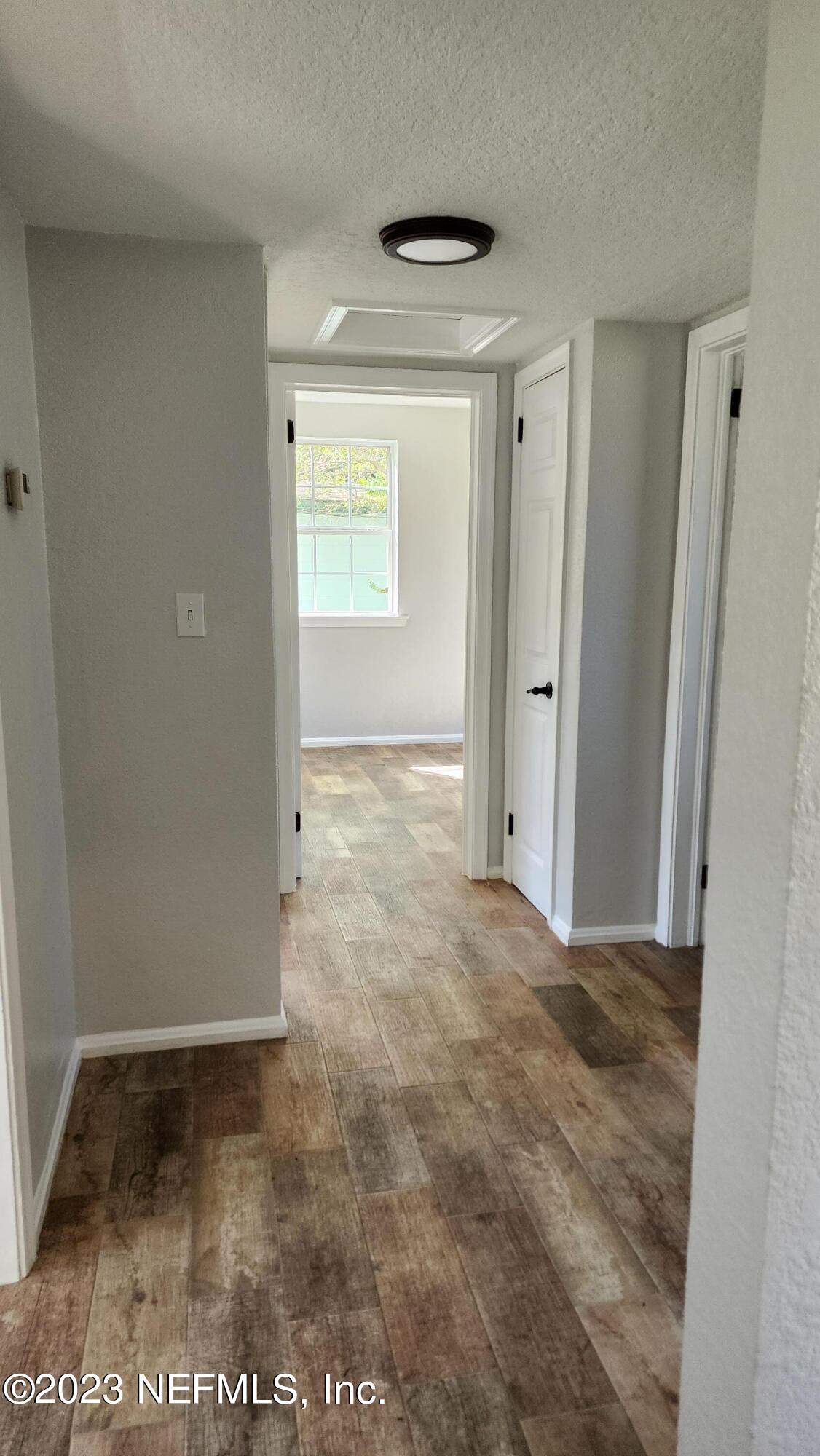 845 Ibis Road Jacksonville, FL 32216 - Photo 20 of 40 Hallway to Guest Rooms