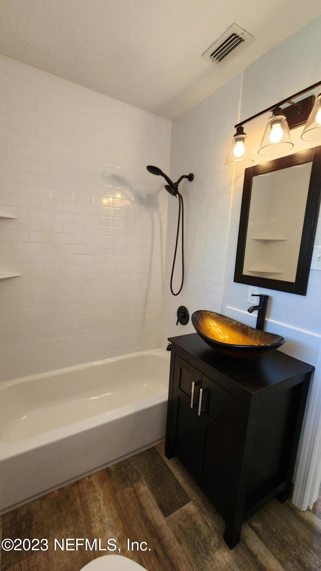 845 Ibis Road Jacksonville, FL 32216 - Photo 23 of 40 Guest Bath