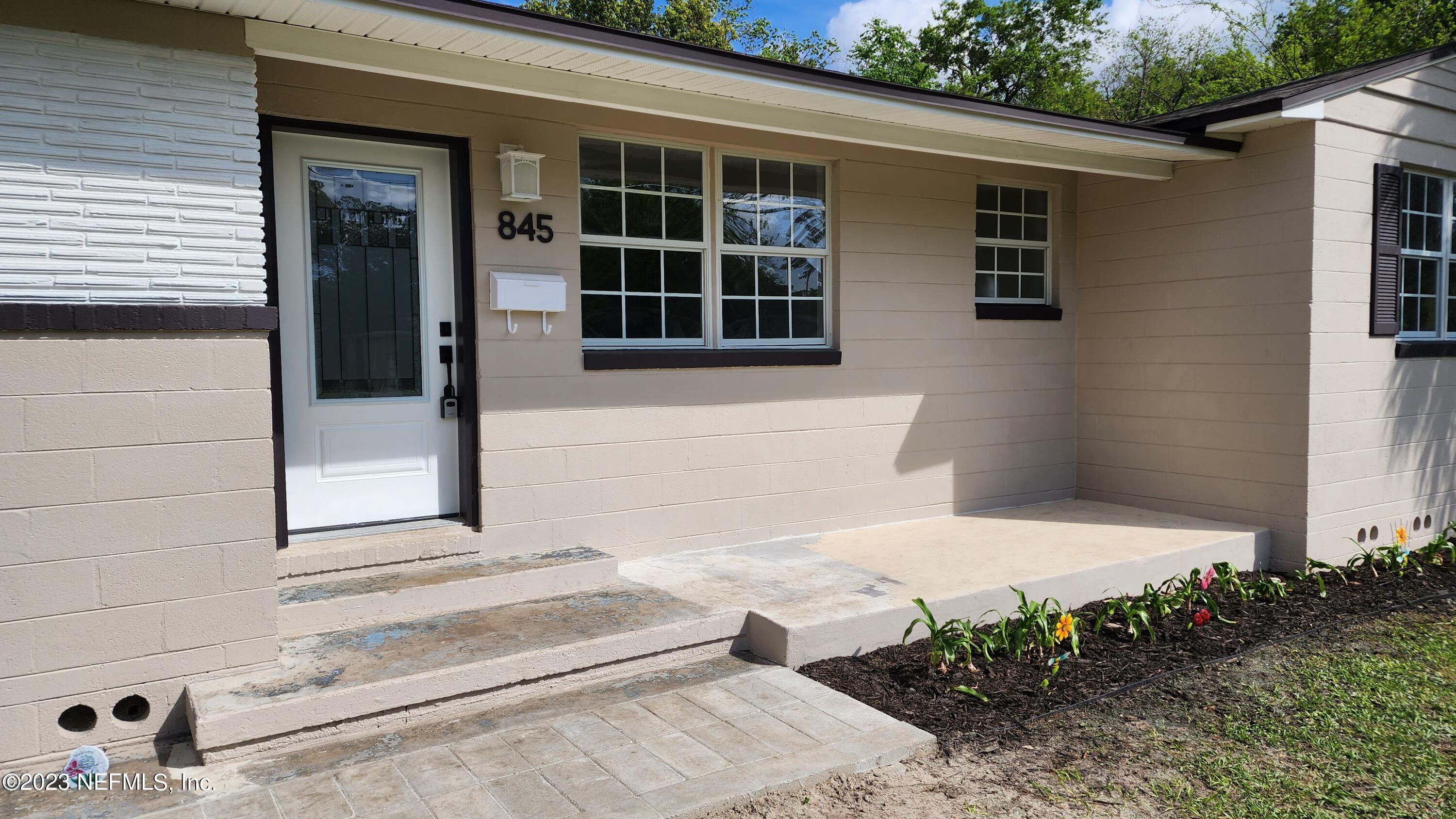845 Ibis Road Jacksonville, FL 32216 - Photo 4 of 40 Front Porch
