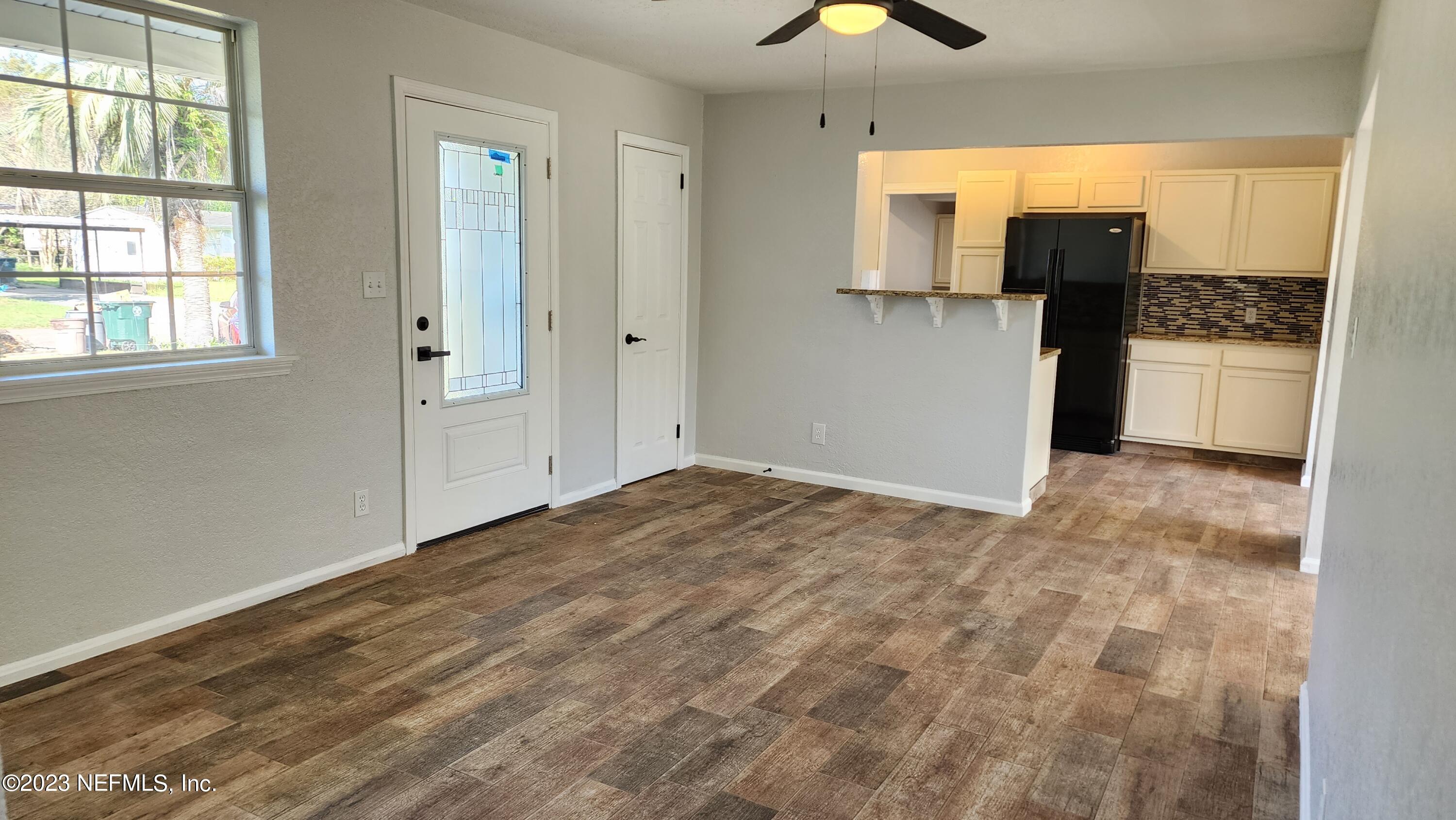 845 Ibis Road Jacksonville, FL 32216 - Photo 5 of 40 Living to Kitchen
