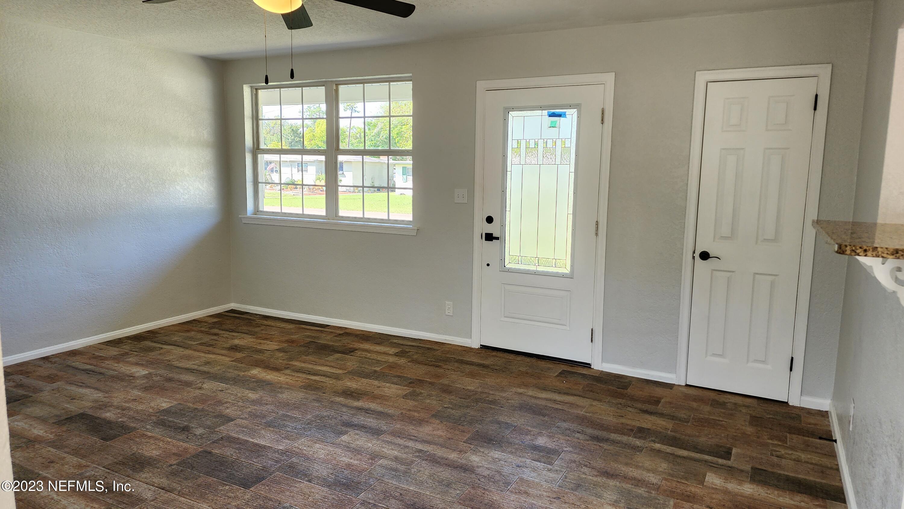 845 Ibis Road Jacksonville, FL 32216 - Photo 6 of 40 Living Room