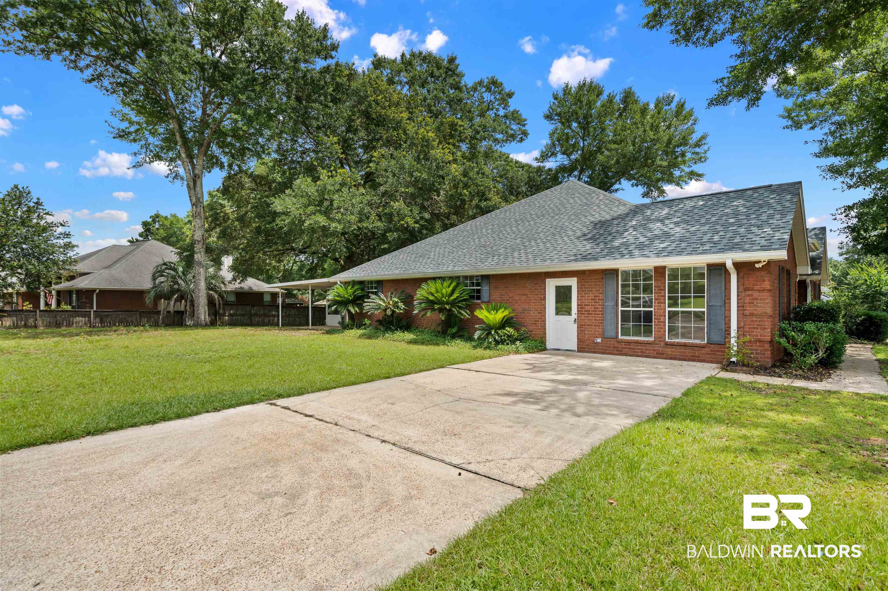 16362 Hamlet Lane Foley, AL 36535 - Photo 37 of 46 Driveway
