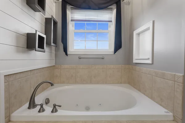 $499,000 | 1808 South Orchard Drive, Mahomet, IL 61853