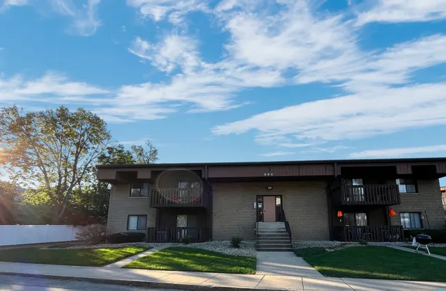 $149,000 | 884 North Prairie Avenue, Unit 2D, Joliet, IL 60435