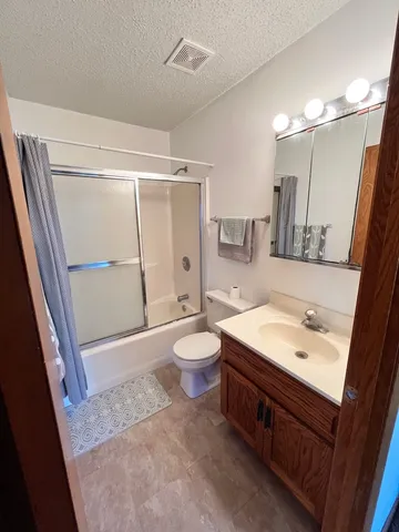 $149,000 | 884 North Prairie Avenue, Unit 2D, Joliet, IL 60435