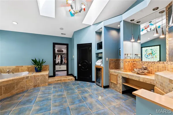 $1,750,000 | 400 Gabriel Drive, Kirkwood, MO 63122