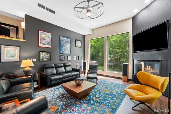 $1,750,000 | 400 Gabriel Drive, Kirkwood, MO 63122