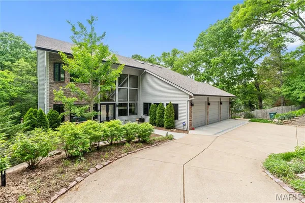 $1,750,000 | 400 Gabriel Drive, Kirkwood, MO 63122