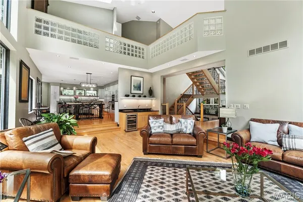 $1,750,000 | 400 Gabriel Drive, Kirkwood, MO 63122