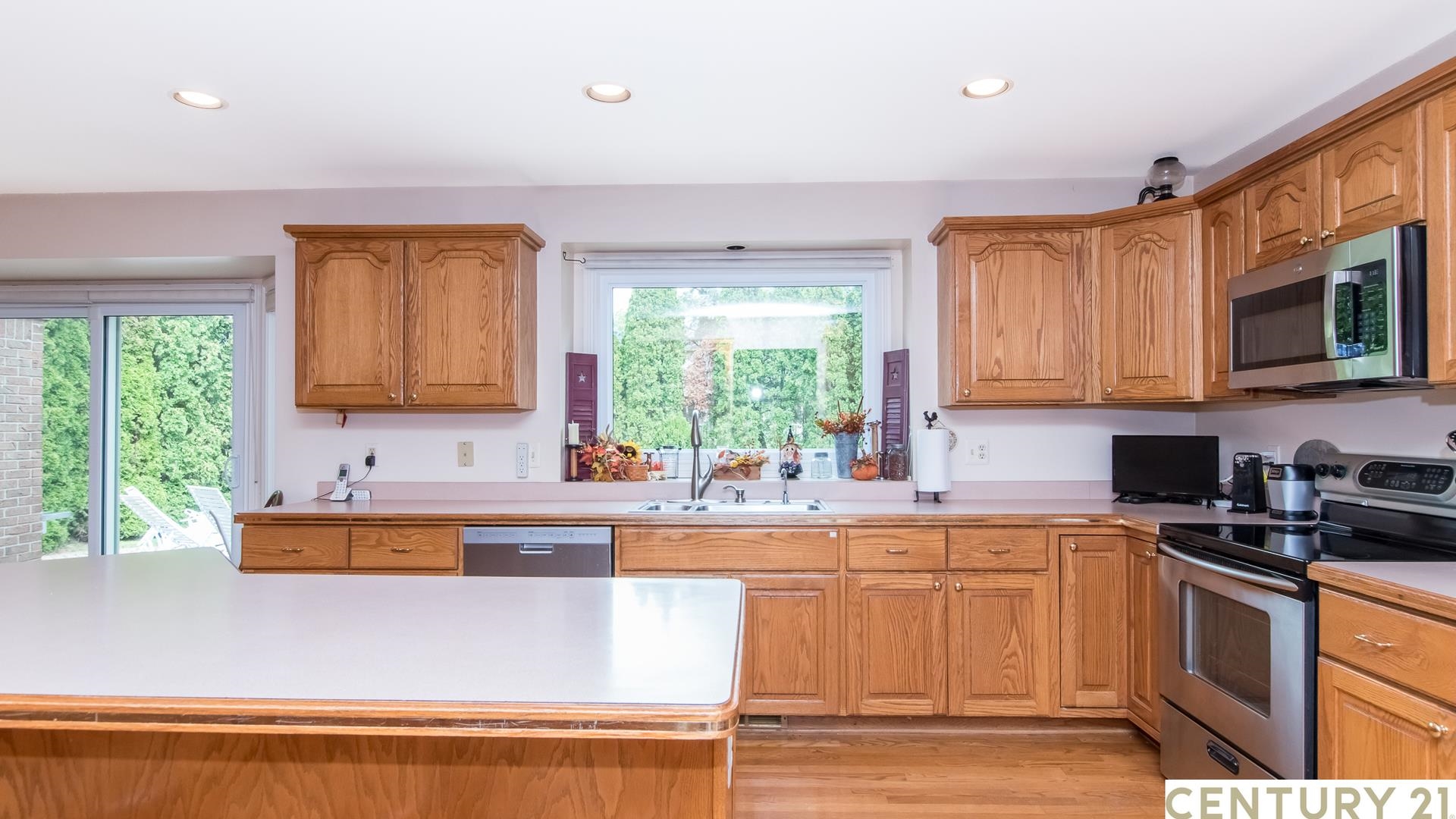 396 Oakbridge Drive Rochester, MI 48306 - Photo 35 of 99 50121464-34.JPG