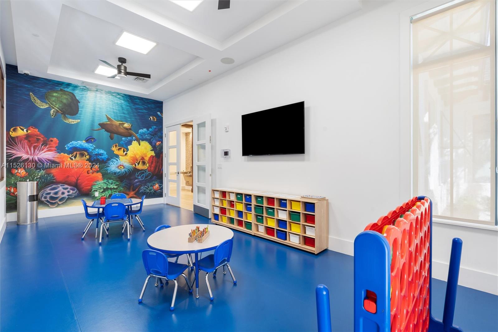 9345 Crestview Circle Palm Beach Gardens, FL 33412 - Photo 18 of 28 a living room with furniture and a flat screen tv