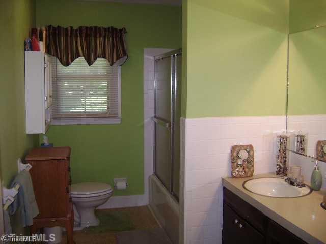 1620 Bright Leaf Road Pfafftown, NC 27040 - Photo 12 of 16 Exterior Front. Hall bath.
