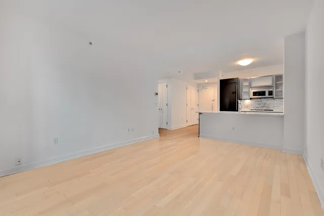 $1,320,000 | 80 Riverside Boulevard, Unit 3K | Upper West Side