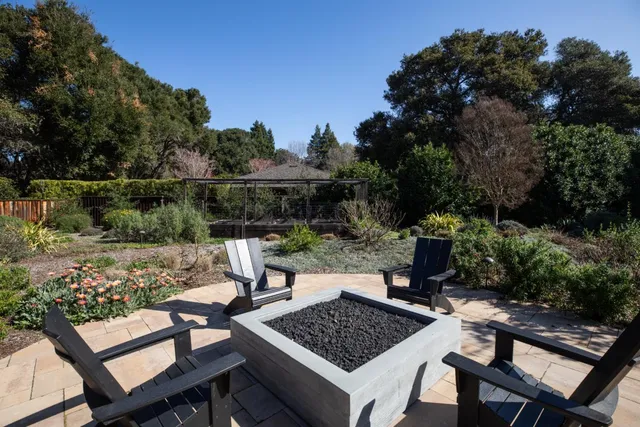 $6,950,000 | 212 Oak Grove Avenue, Atherton, CA 94027