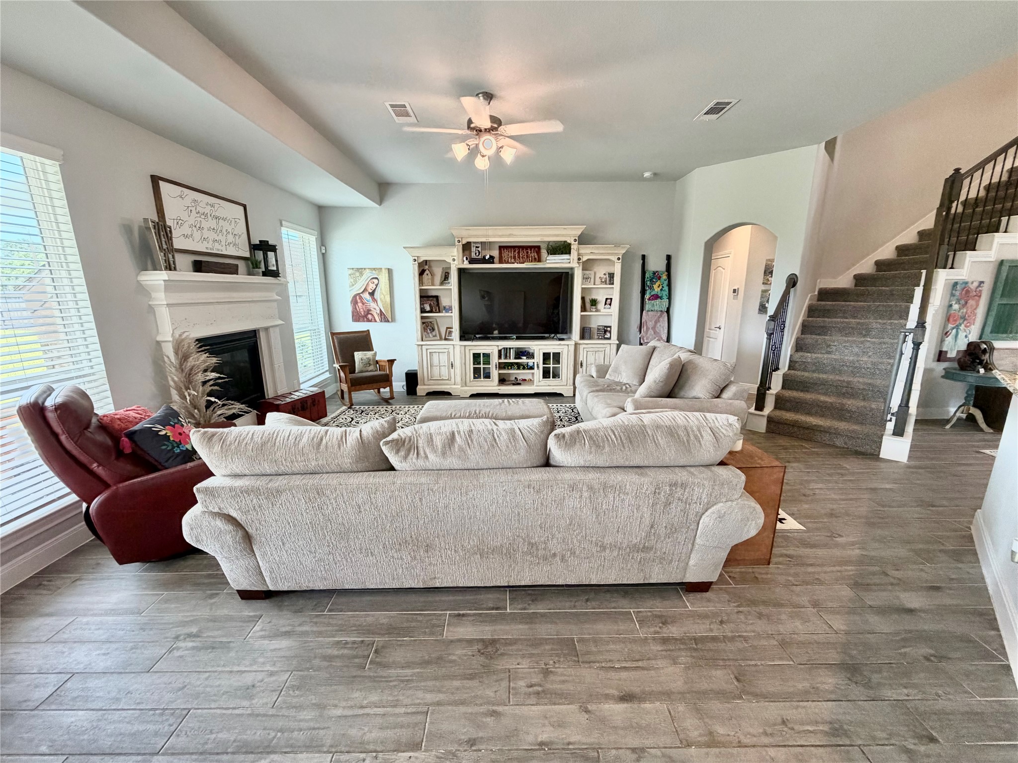 1217 Laurel Loop Angleton, TX 77515 - Photo 9 of 50