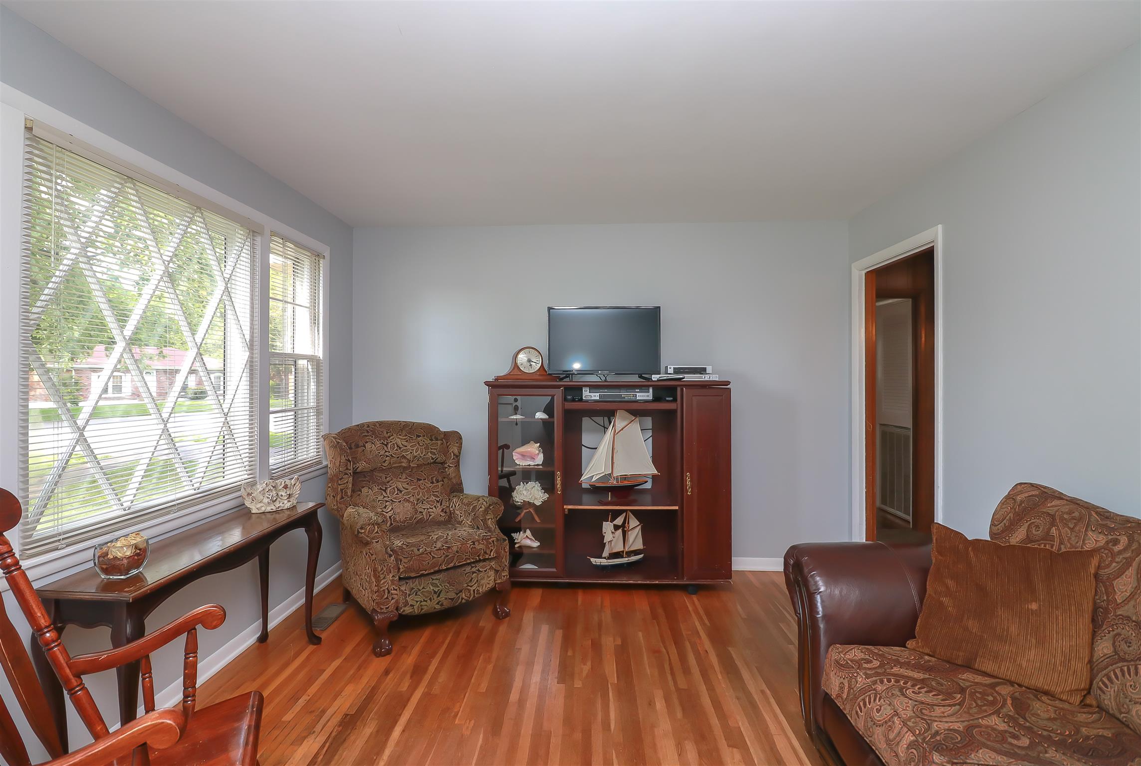 753 Reeves Road Antioch, TN 37013 - Photo 5 of 23 Cozy and Bright Living room