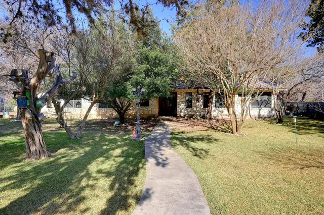 a view of yard with tree