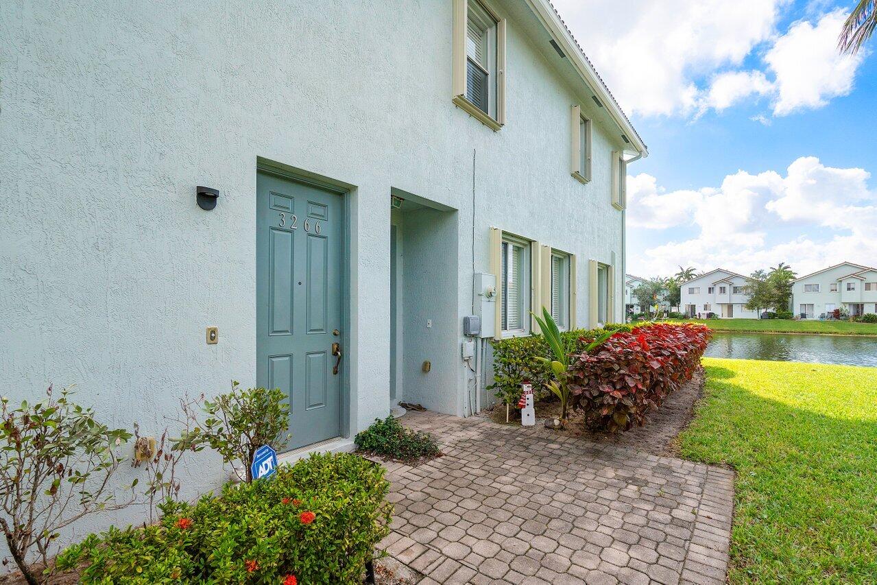 3266 Laurel Ridge Circle Riviera Beach, FL 33404 - Photo 4 of 34 Side
