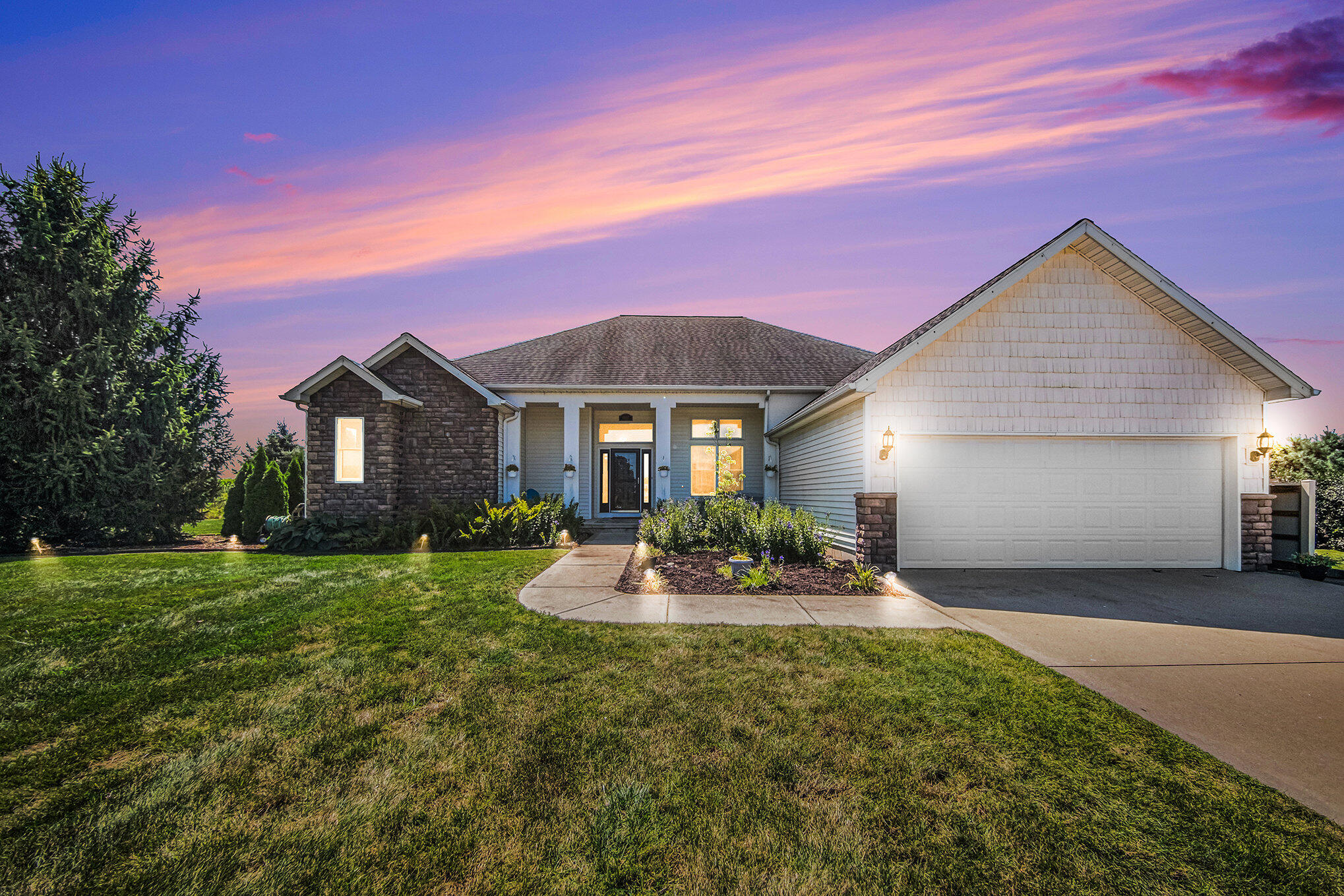 10057 Pheasant Crossing Road Jackson, MI 49201 - Photo 1 of 49 002_sbp_107-twilight