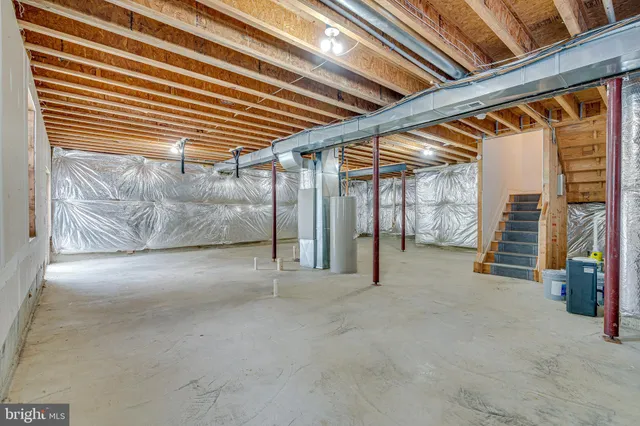a view of a house with backyard and a tree