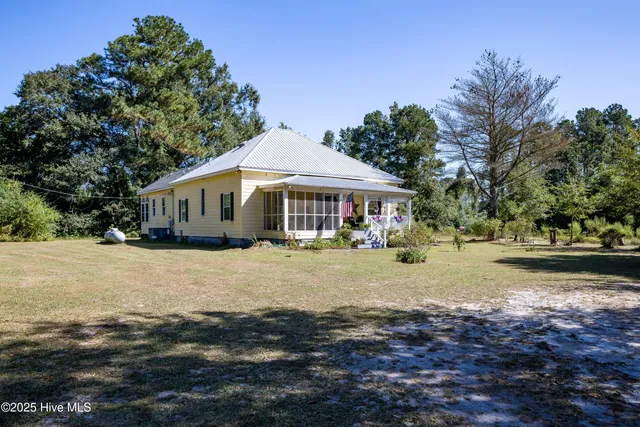 $330,000 | 1560 Register-Sutton Road, Rose Hill, NC 28458