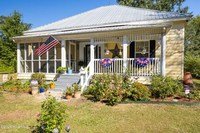 $330,000 | 1560 Register-Sutton Road, Rose Hill, NC 28458