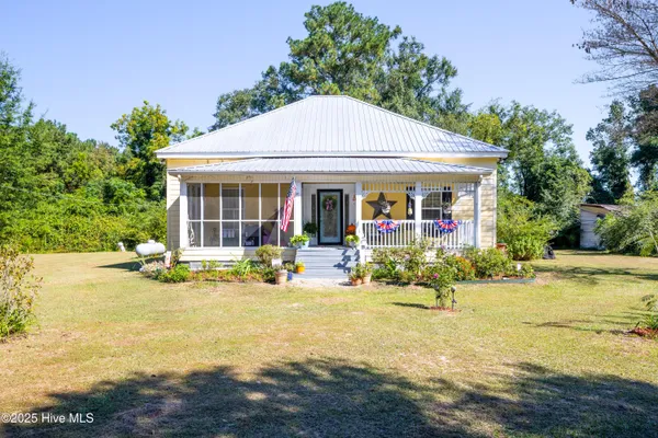 $330,000 | 1560 Register-Sutton Road, Rose Hill, NC 28458