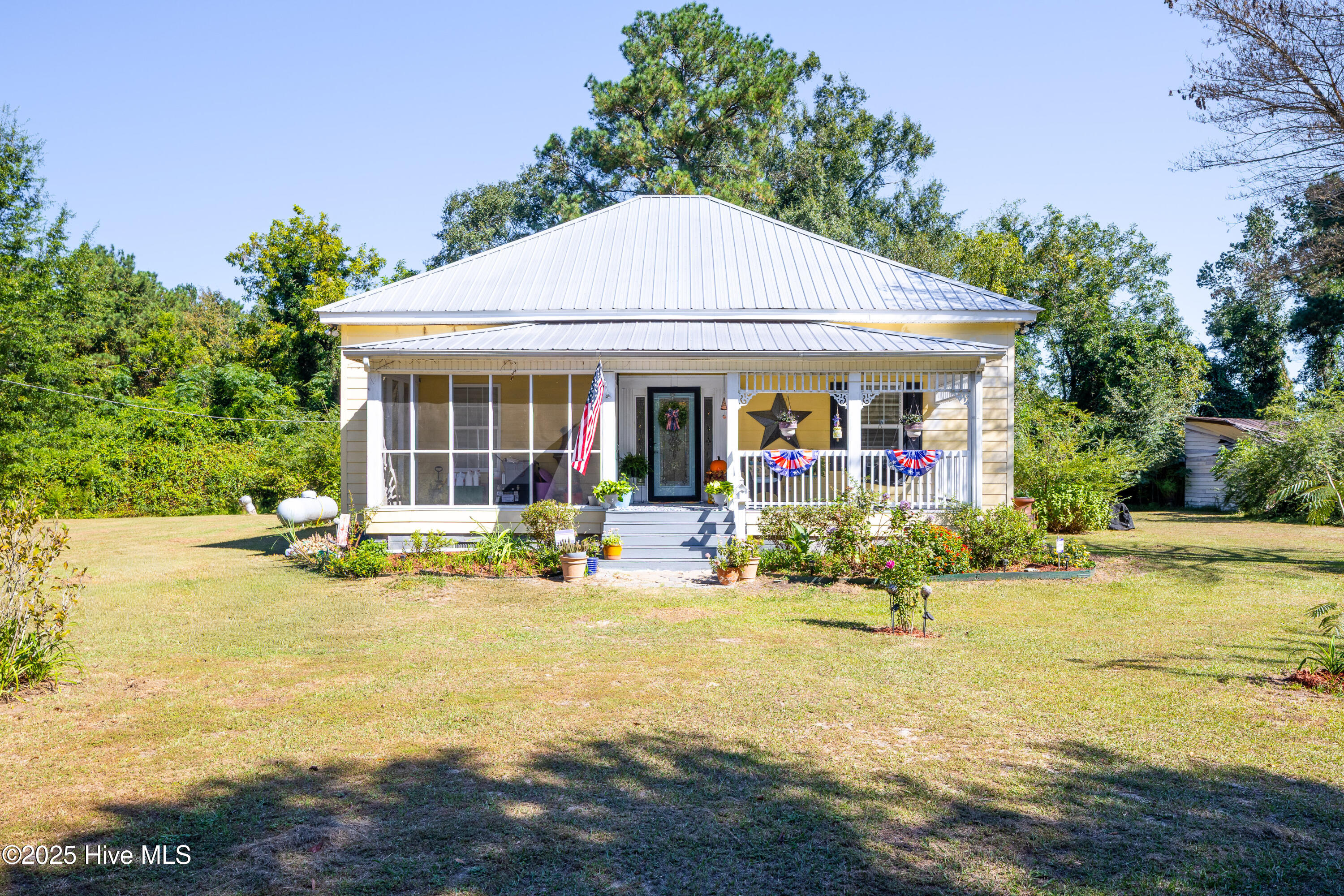 1560 Register-Sutton Road Rose Hill, NC 28458 - Photo 5 of 47 1560 Register Sutton Rd5
