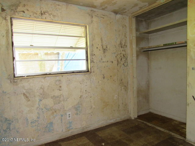 7008 Rollo Road Jacksonville, FL 32205 - Photo 14 of 14 a view of a small space
