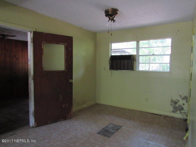 7008 Rollo Road Jacksonville, FL 32205 - Photo 6 of 14 an empty room with a window