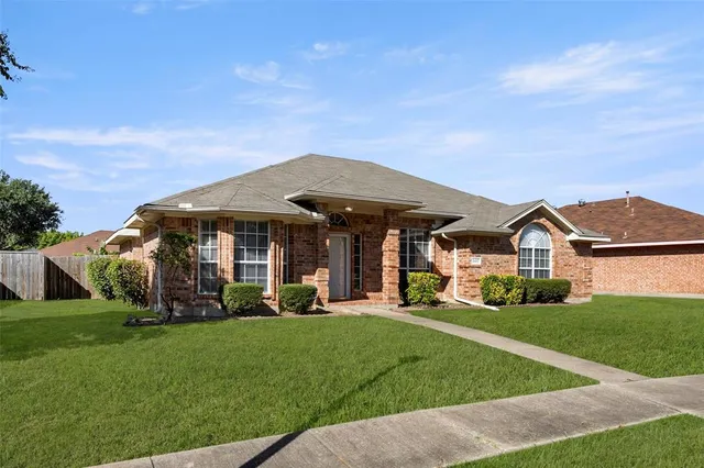 $1,995 | 1417 Warwick Drive, Lancaster, TX 75134