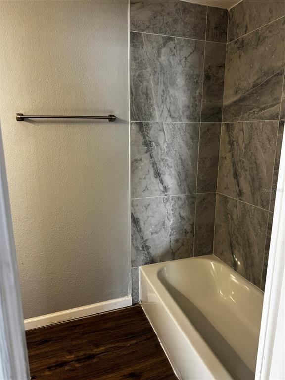 409 Fern Road Winter Haven, FL 33880 - Photo 20 of 21 a bathroom with a bathtub
