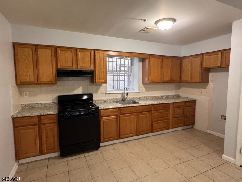807 South 14th Street Newark, NJ 07108 - Photo 2 of 10