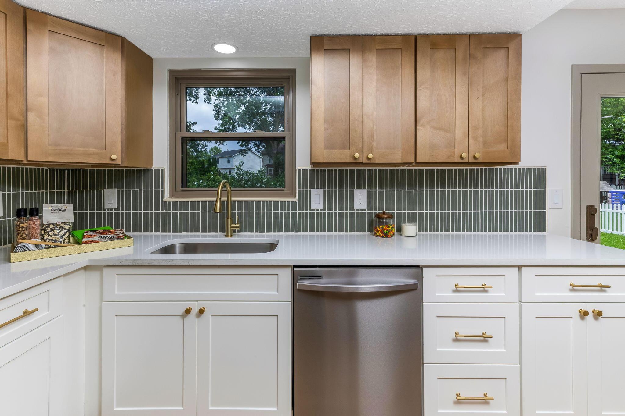 164 Greenbank Road Columbus, OH 43230 - Photo 13 of 46 Kitchen