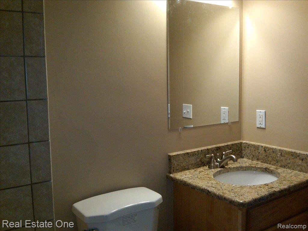 976 Dressler Lane Rochester, MI 48307 - Photo 14 of 18 Mastr Bath 2