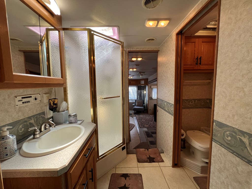 294 Pioneer Ests Road Murphy, NC 28906 - Photo 18 of 36 RV bathroom