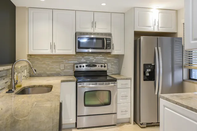 $2,275 | 21951 Soundview Terrace, Unit 207, Boca Raton, FL 33433